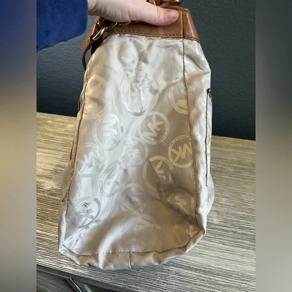 Vintage Michael Kors Tan Leather Shoulder Bag with Gold Accents - Picture 14 of 16